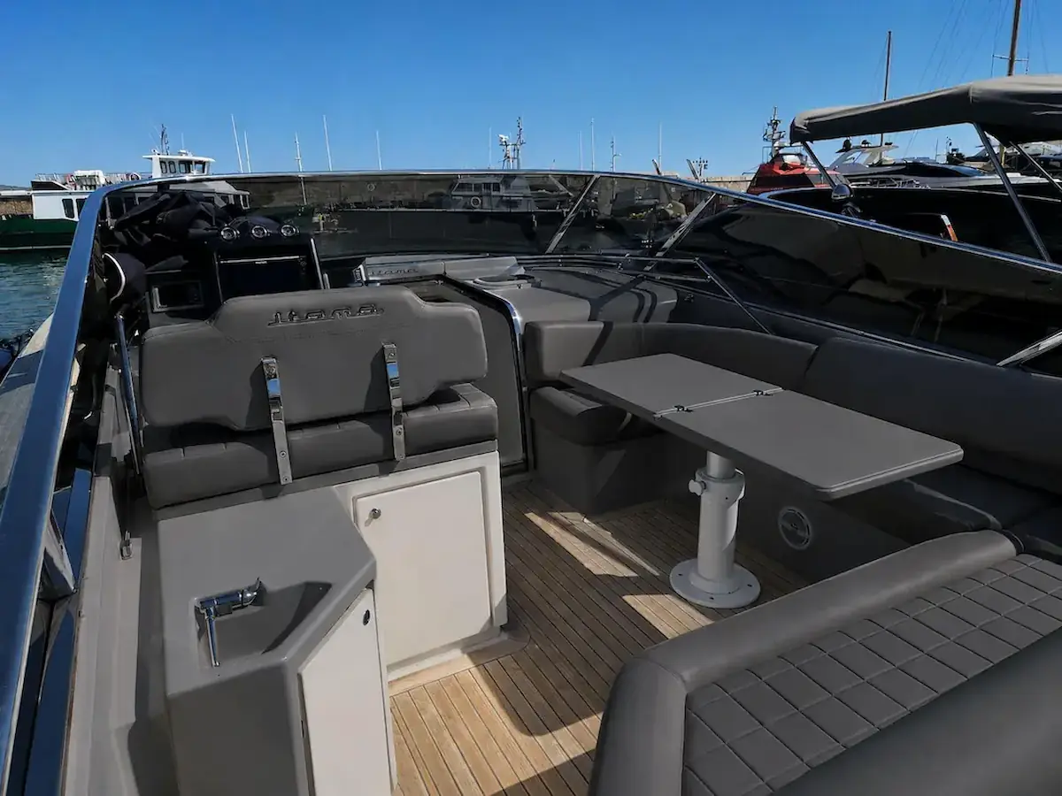 Interni neri configuratore Design Your Refit